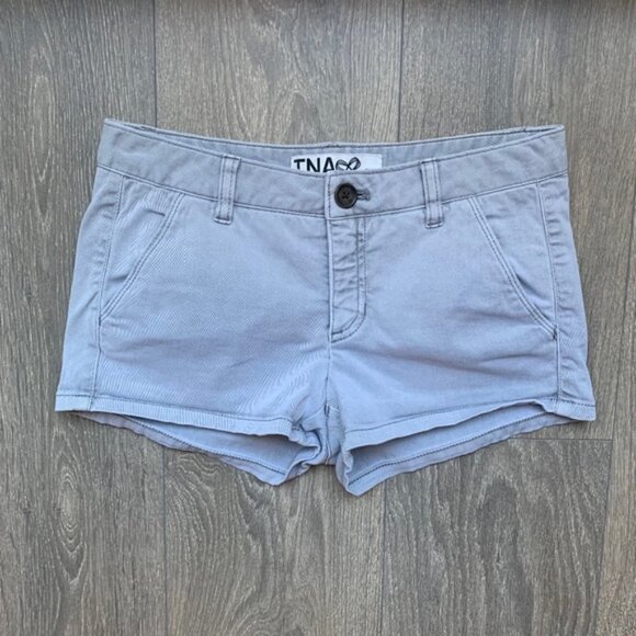 Aritzia Tna Shorts Cargo Khakis Light Gray Mid low rise Size 2 Y2K 2000s - Picture 4 of 15